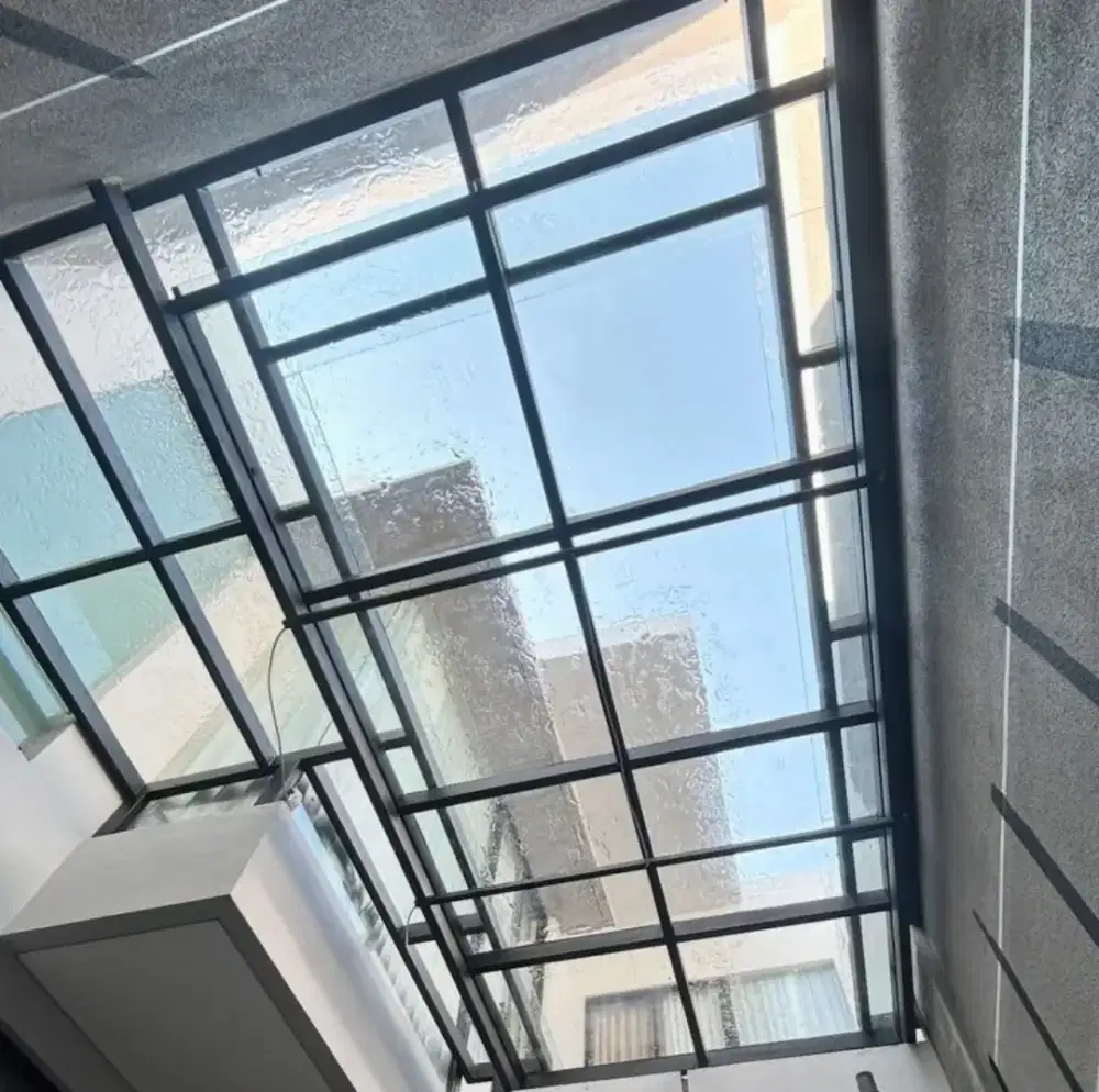 Kanopi kaca minimalist