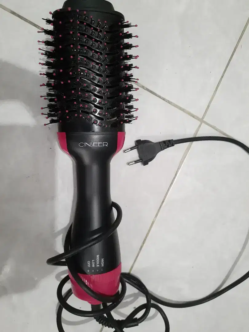 Hairdryer one step brush and styler