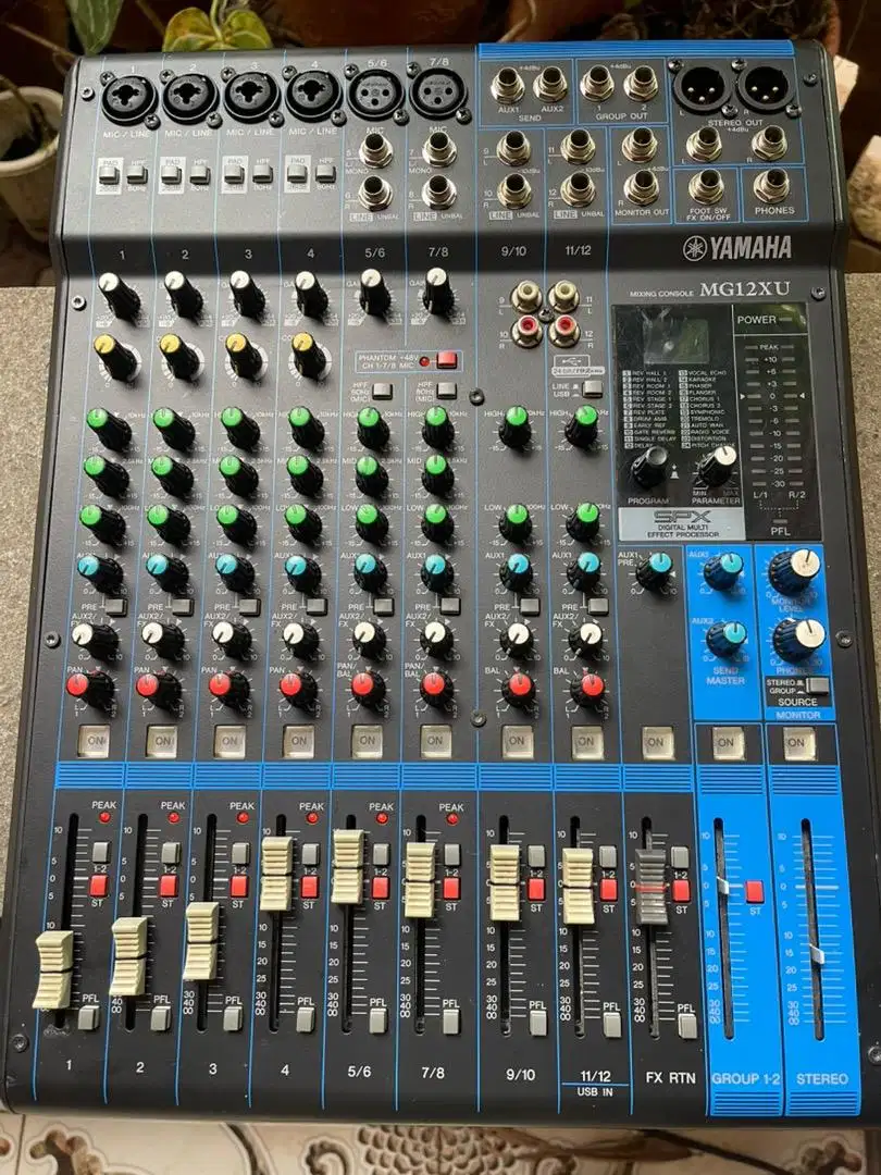 Mixer yamaha mg12 xu