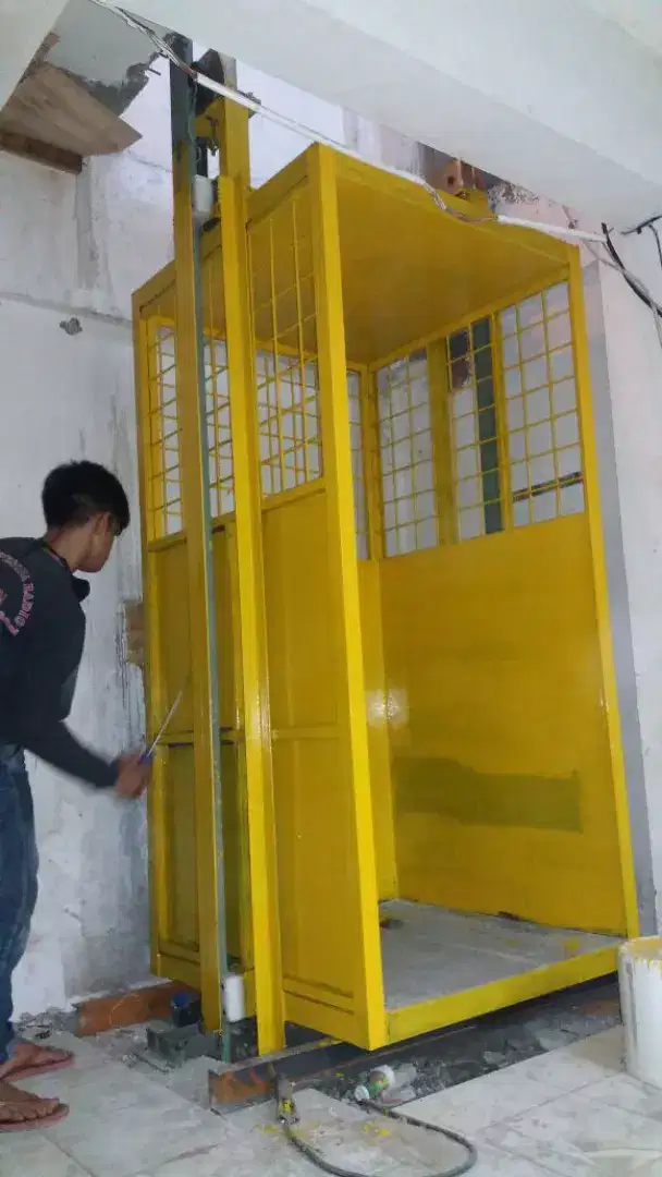 Lift barang / lift cargo
