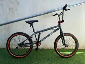 Sepeda bmx mongoose L40