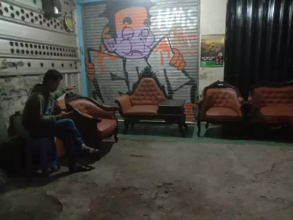 Melayani servis sofa panggilan