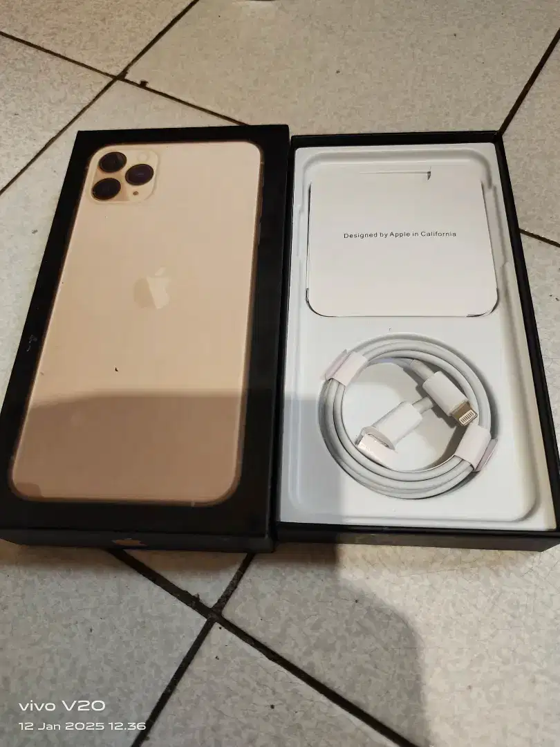 Dus box iPhone 11 pro max plus kabel charger iPhone 11 pro max