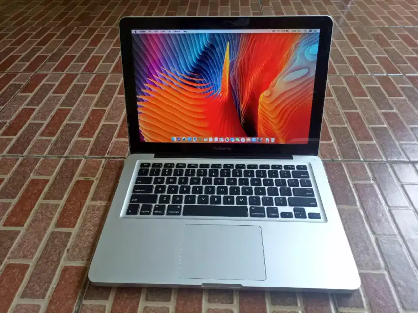 Macbook Pro core i7 10gb 750gb 13 inch 2011