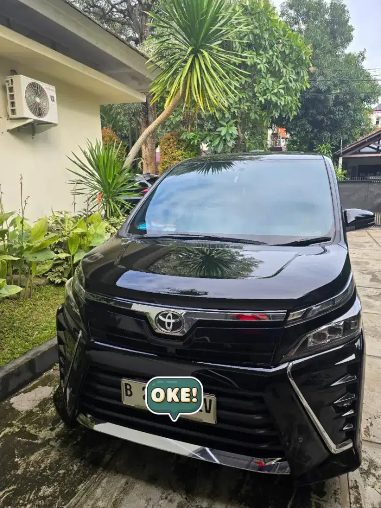 TOYOTA VOXY 2018 HITAM TANGAN PERTAMA. MULUS BERSIH SEGER.