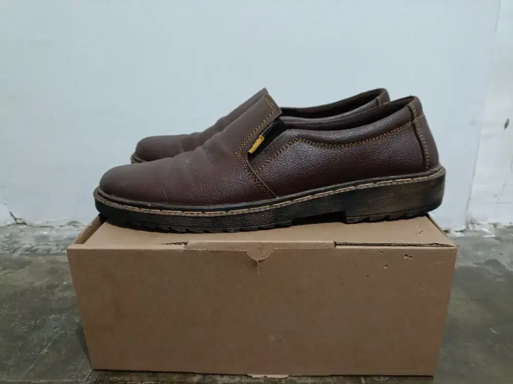 Sepatu Kulit CORDURA, Cokelat