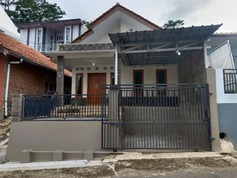 Dijual rumah deket jalan Besar Cirendang