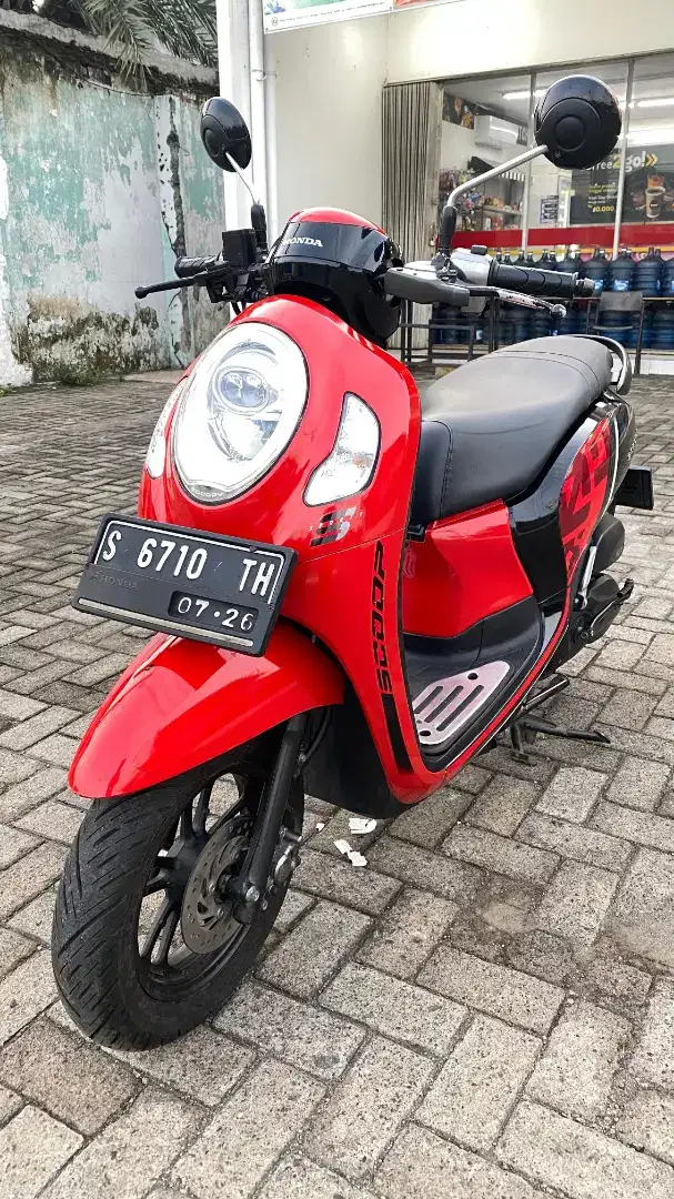 Scoopy ISS 2021 Merah Hitam