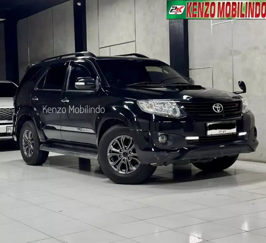 Fortuner Diesel 2,5 VNT TRD AT 2014/2015 hitam,km rendah dp 35