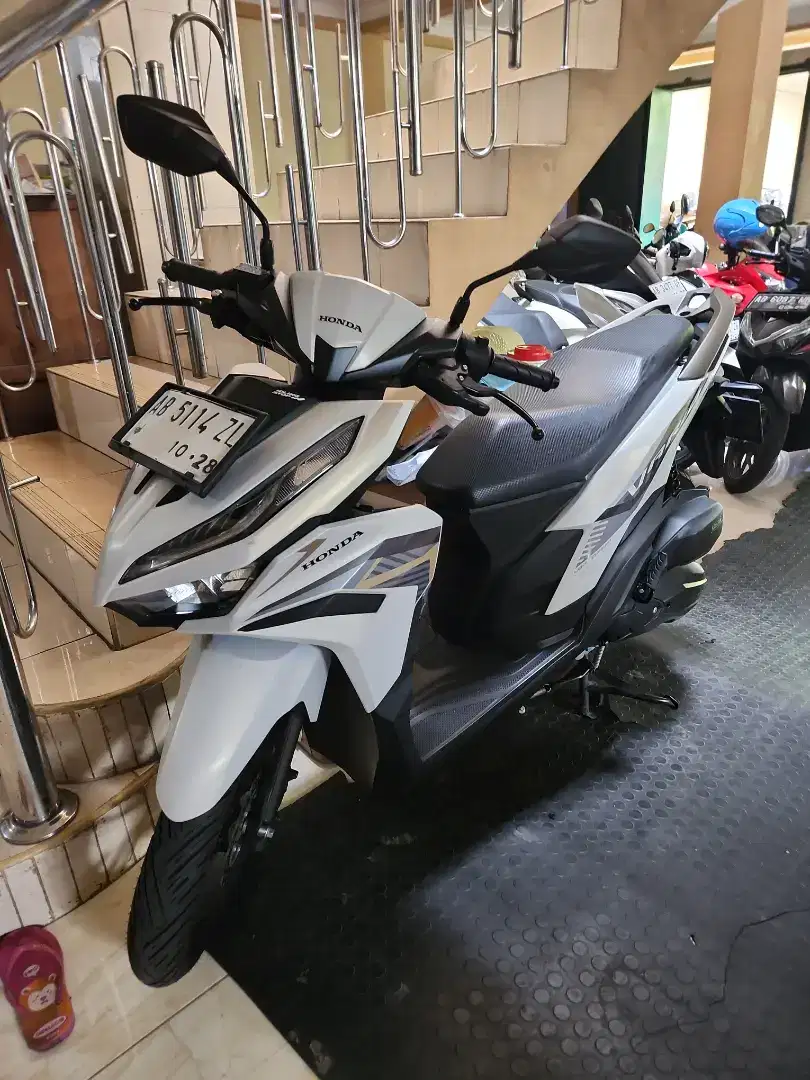 Vario 125 keyless k2v putih 2023 low km Gbm