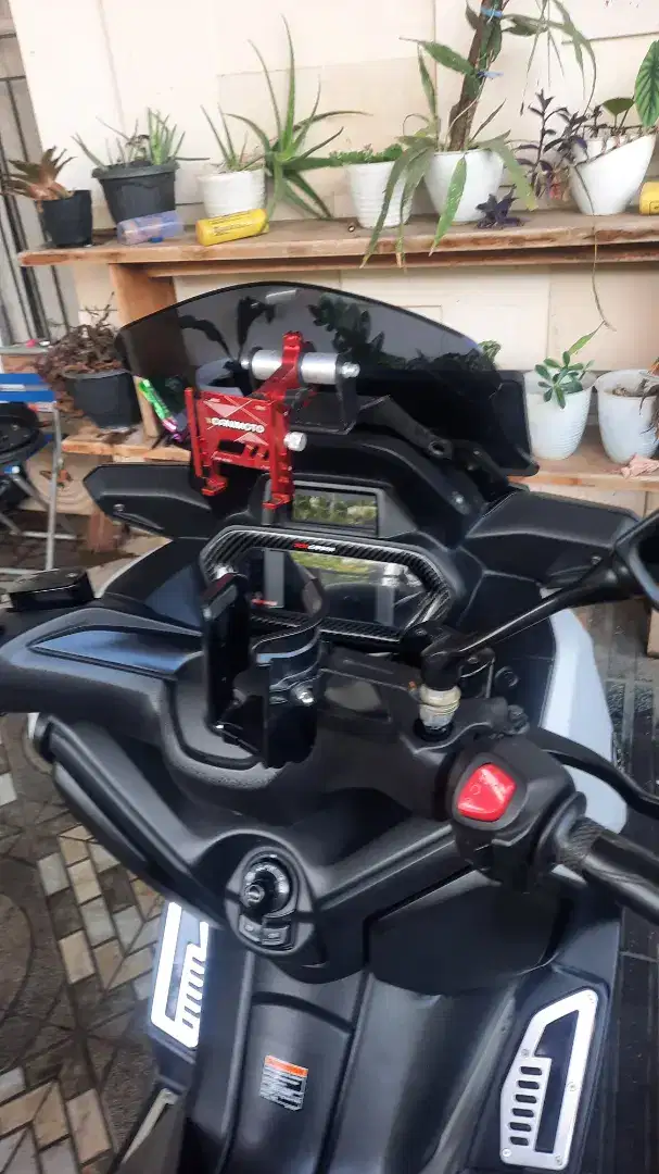 Yamaha Xmax 250 new connected