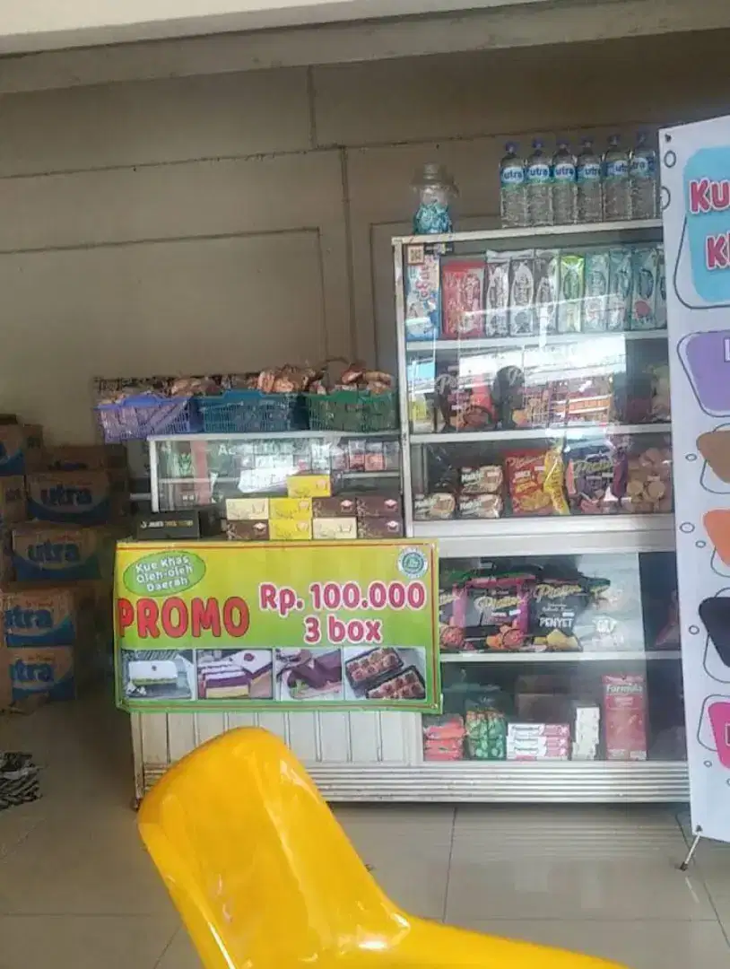 Di cari pegawai cewek jaga toko yang niat kerja saja