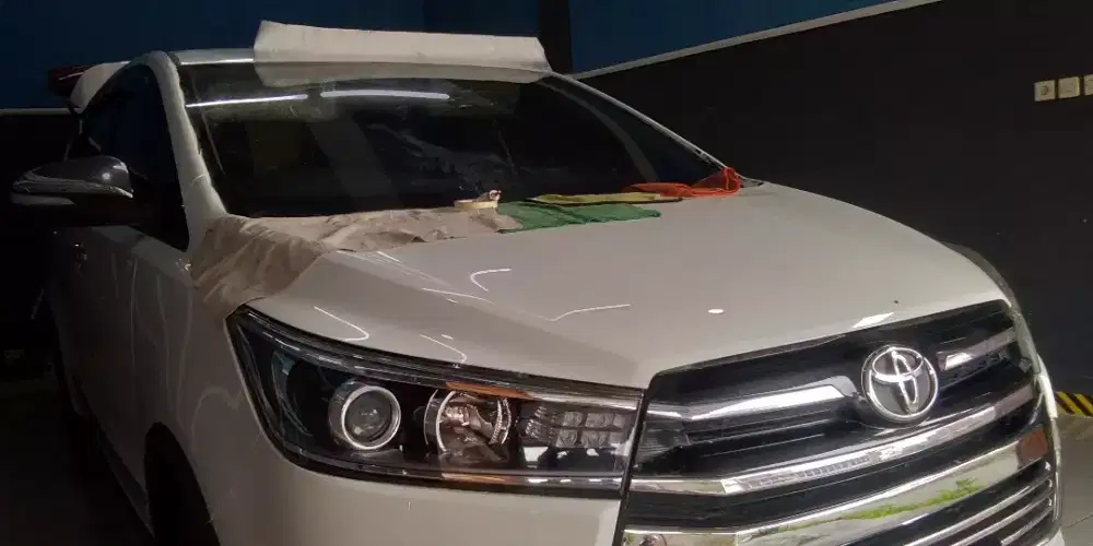 Poles kaca  mobil baret