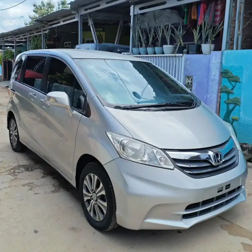 Honda Freed psd 2012 facelift istimewa km rendah