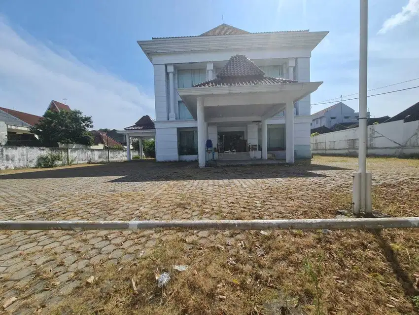 Gedung super strategis luas pusat kota solo