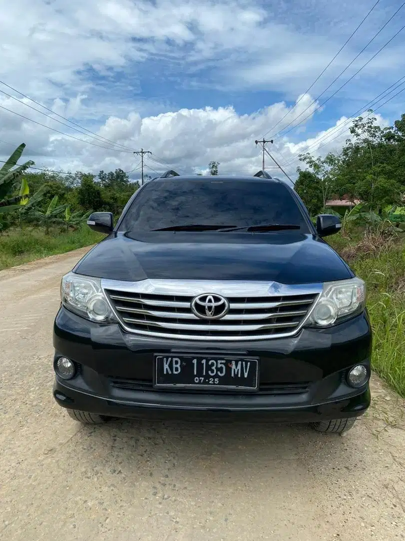 DI JUAL CEPAT TOYOTA FORTUNER 2013 / OTOMATIS/ BENSIN/ kondisi Prima.