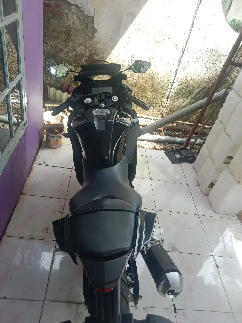 Yamaha yzf 2018 hitam mengkilap