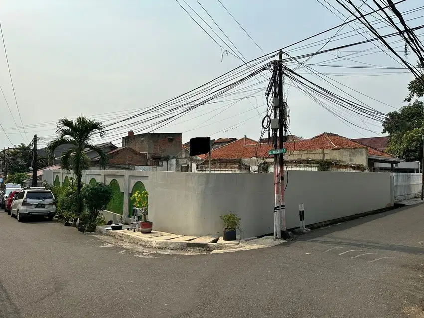 Dijual Tanah Kosong Lokasi Sangat Strategis di Jl Abuserin Jaksel.