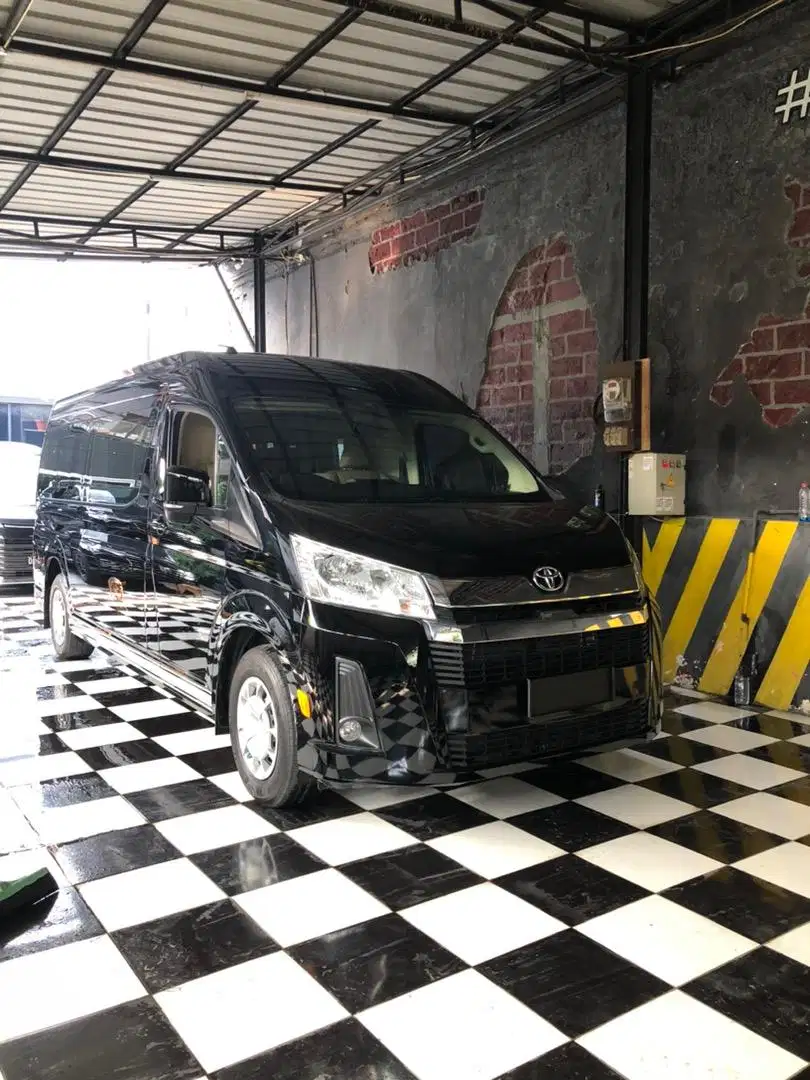 Hiace premio luxury 2022 hitam