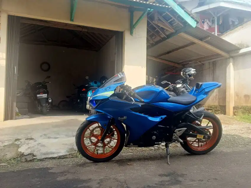 Suzuki GSX blue