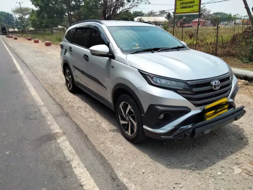 Toyota RUSH 1.5 MT 2021 silver