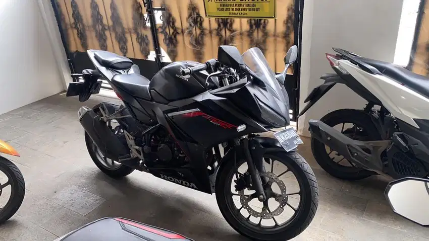 Honda CBR 150R bekas