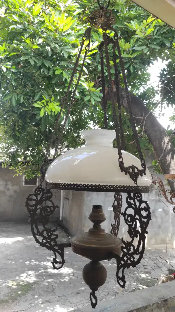 Lampu gantung kuningan