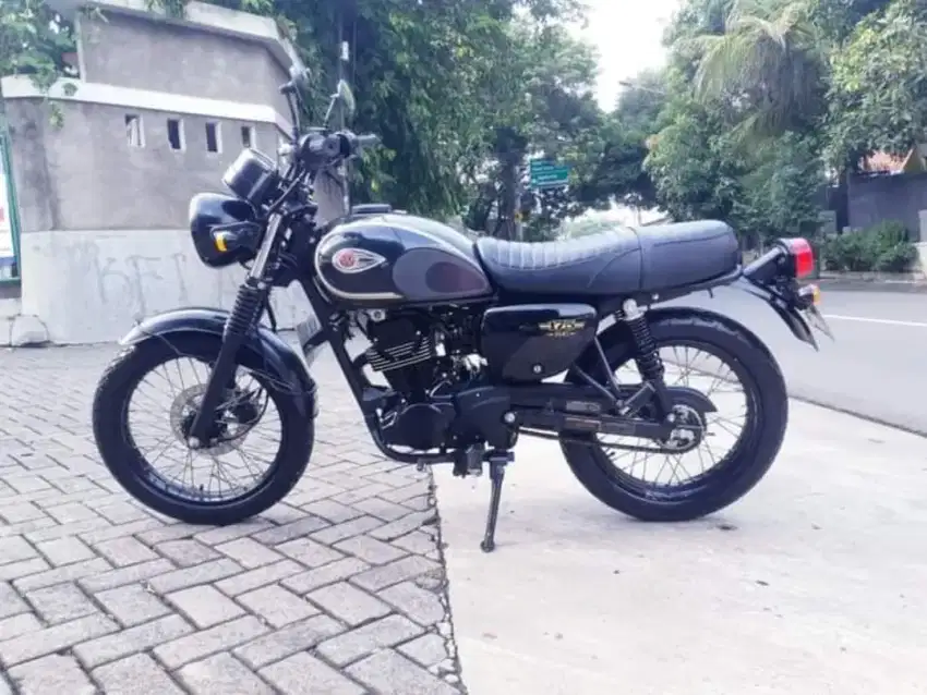 KAWASAKI W175 2018 CASH/CREDIT WARNA HITAM PLAT JAKARTA UTARA DP 1JUTA