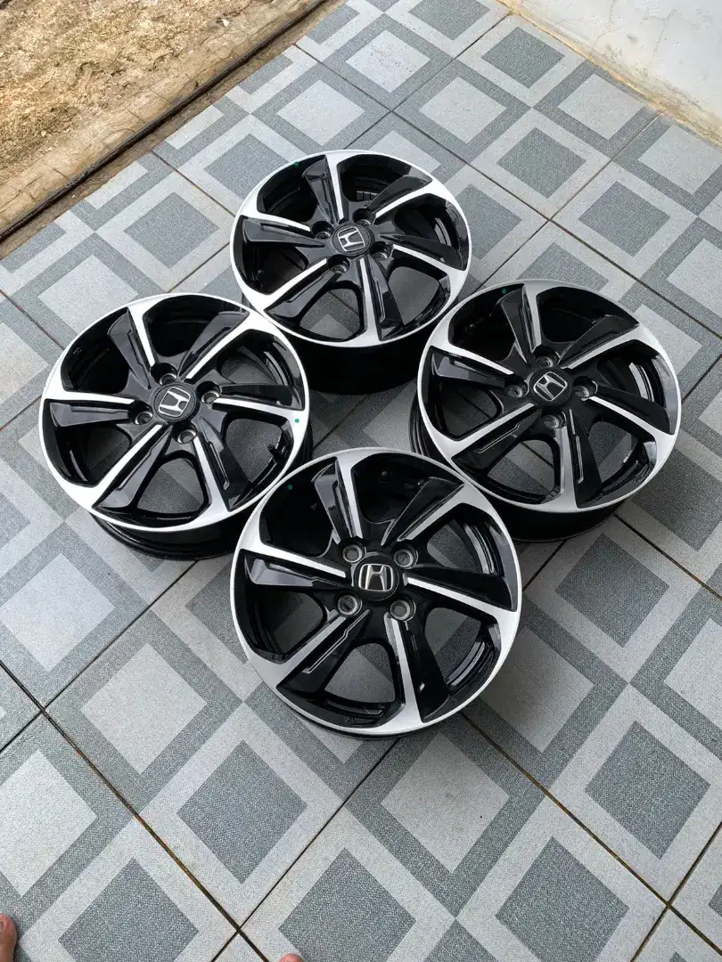 Velg r14 pcd 4x100