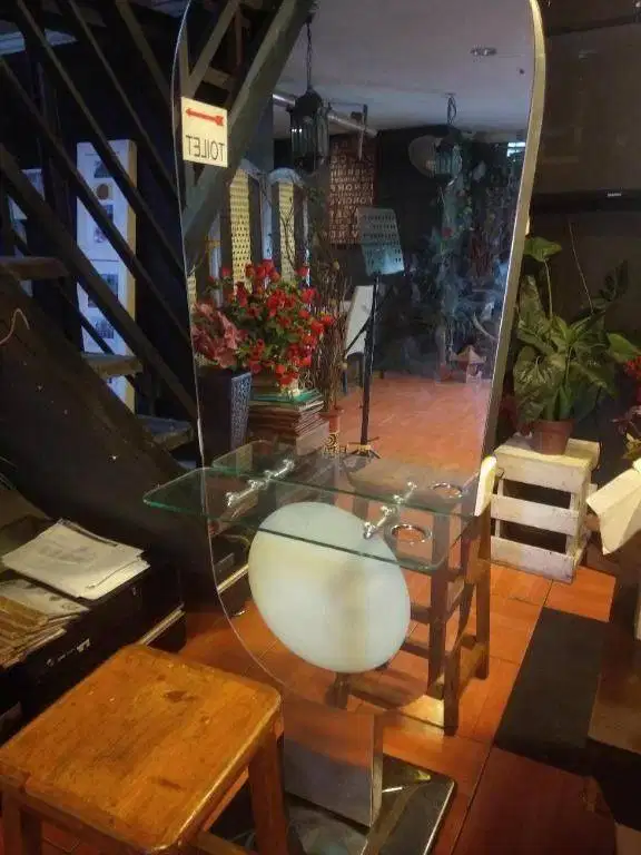 Meja Rias /salon/barber Dari Besi Cermin Kaca Bolak-balik Dari Informa