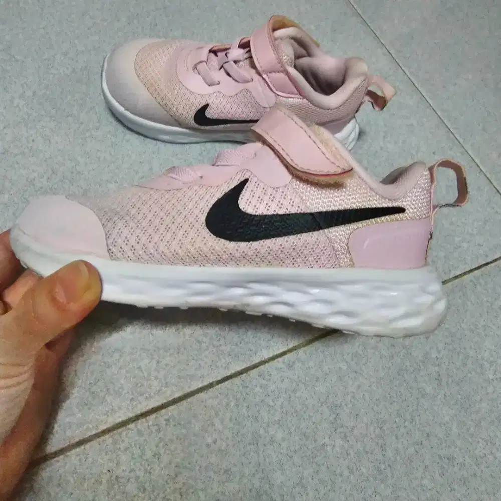 Sepatu Nike kids 3-4tahun ukuran eur25 14cm