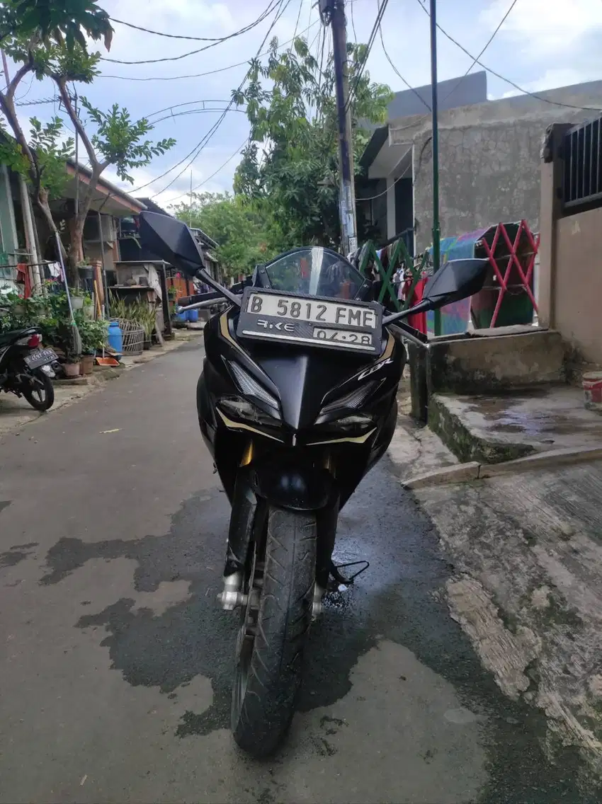 HONDA CBR150R WARNA HITAM