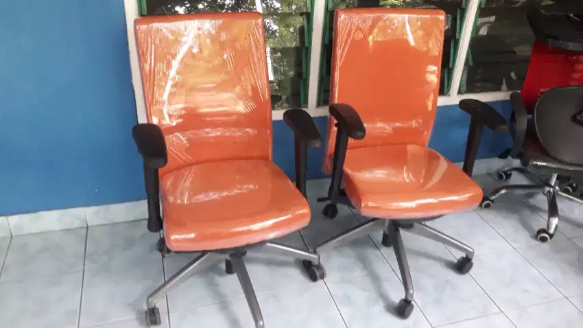 Jual kursi kantor bekas orange model staf