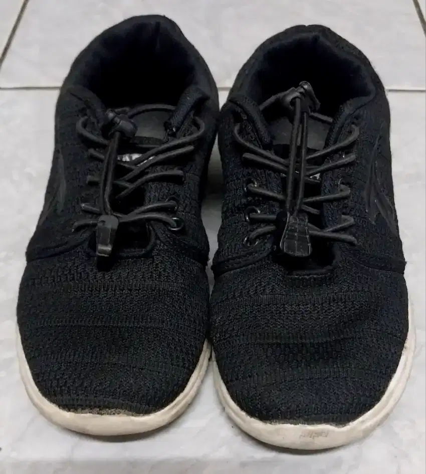 Sepatu anak diadora hitam