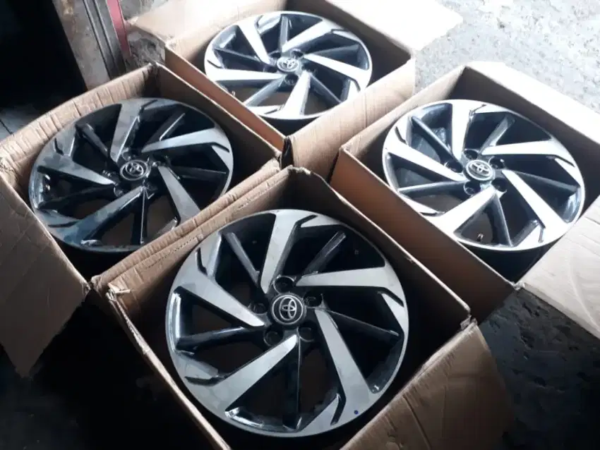 Velg Toyota New Rush TRD R.17 ori