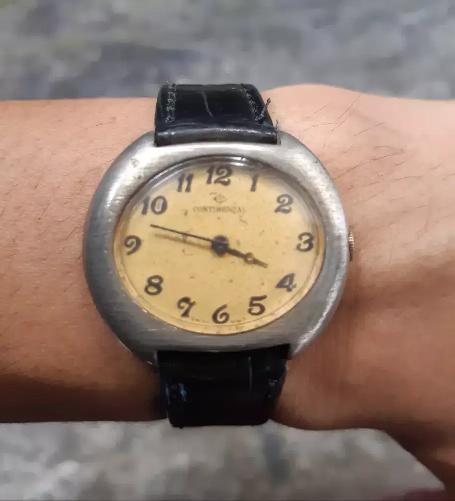 Jam tangan Continental Swiss