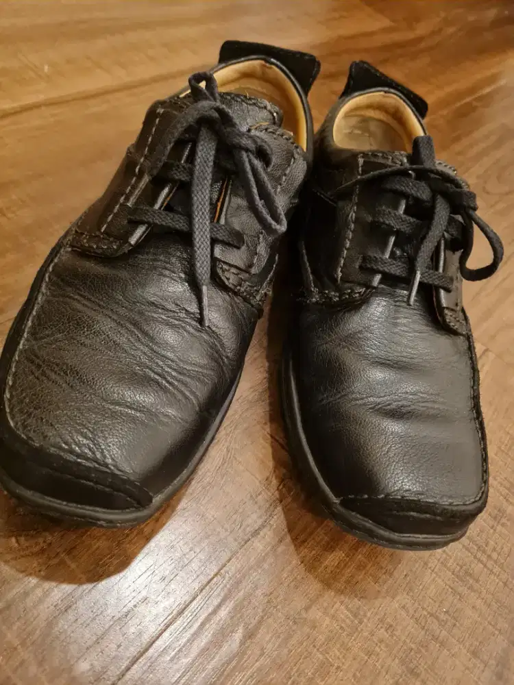 CLARKS sepatu pria hitam