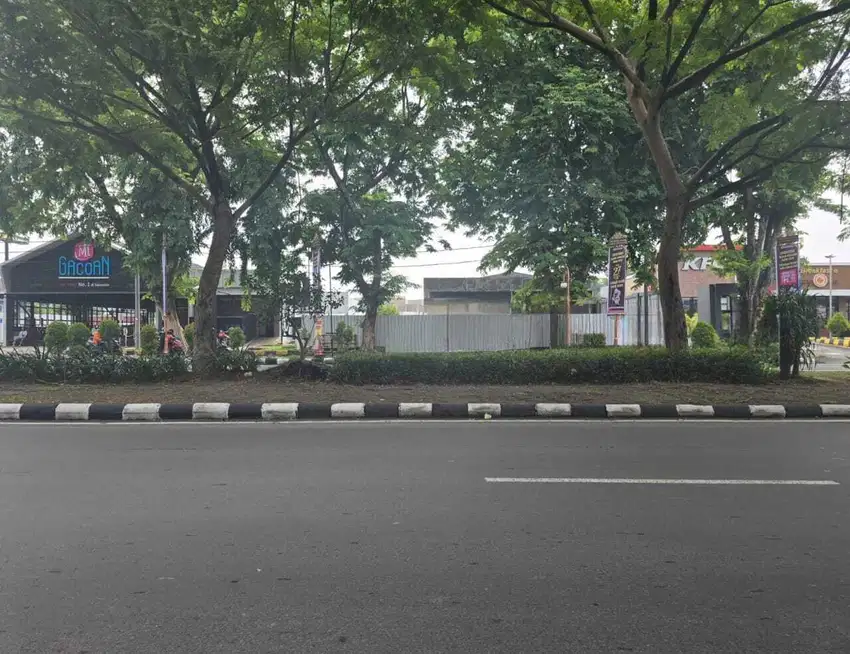 Ruang usaha super strategis di jalan ir.soekarno solo baru