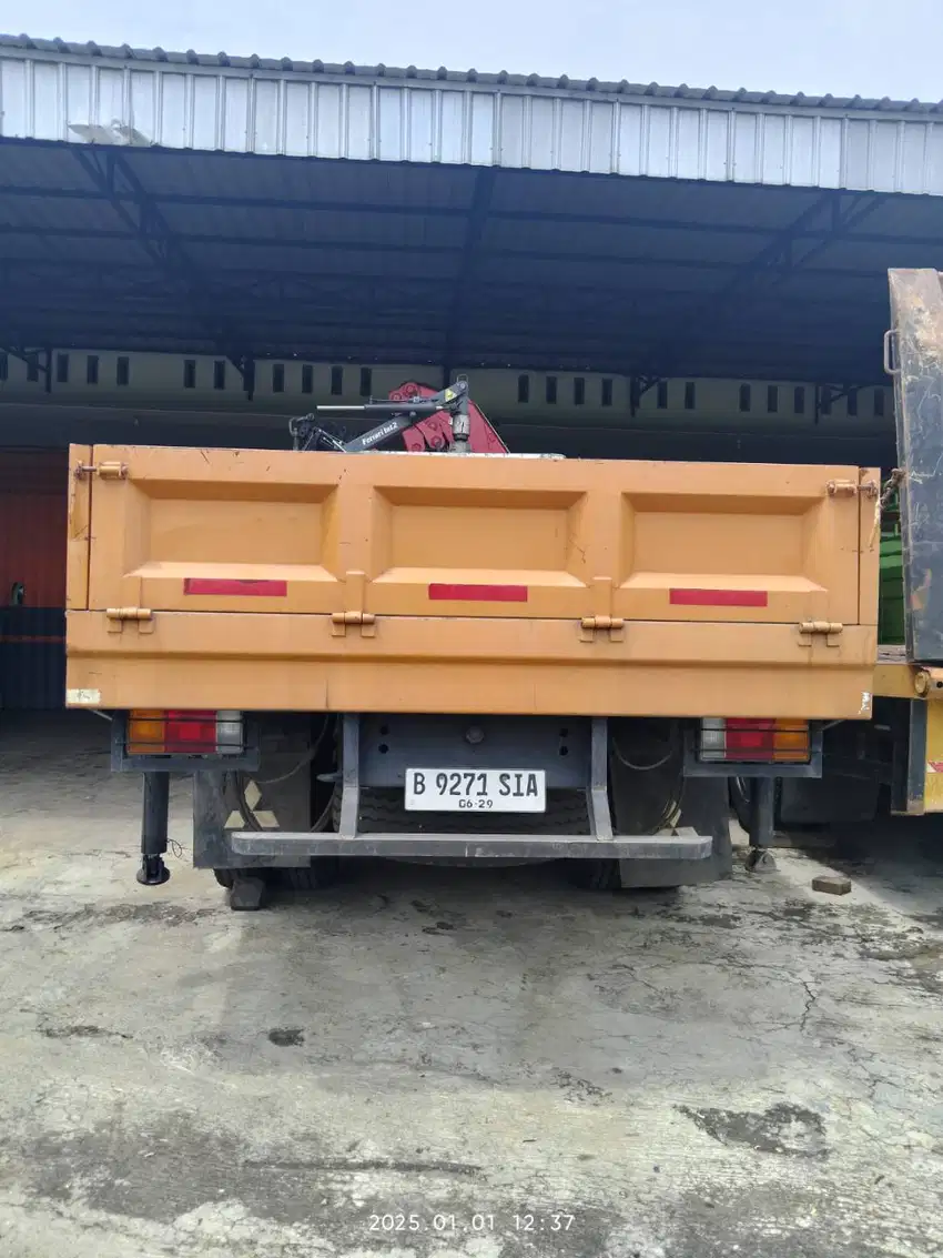 Cran truk fuso sangat istimewa seperti baru