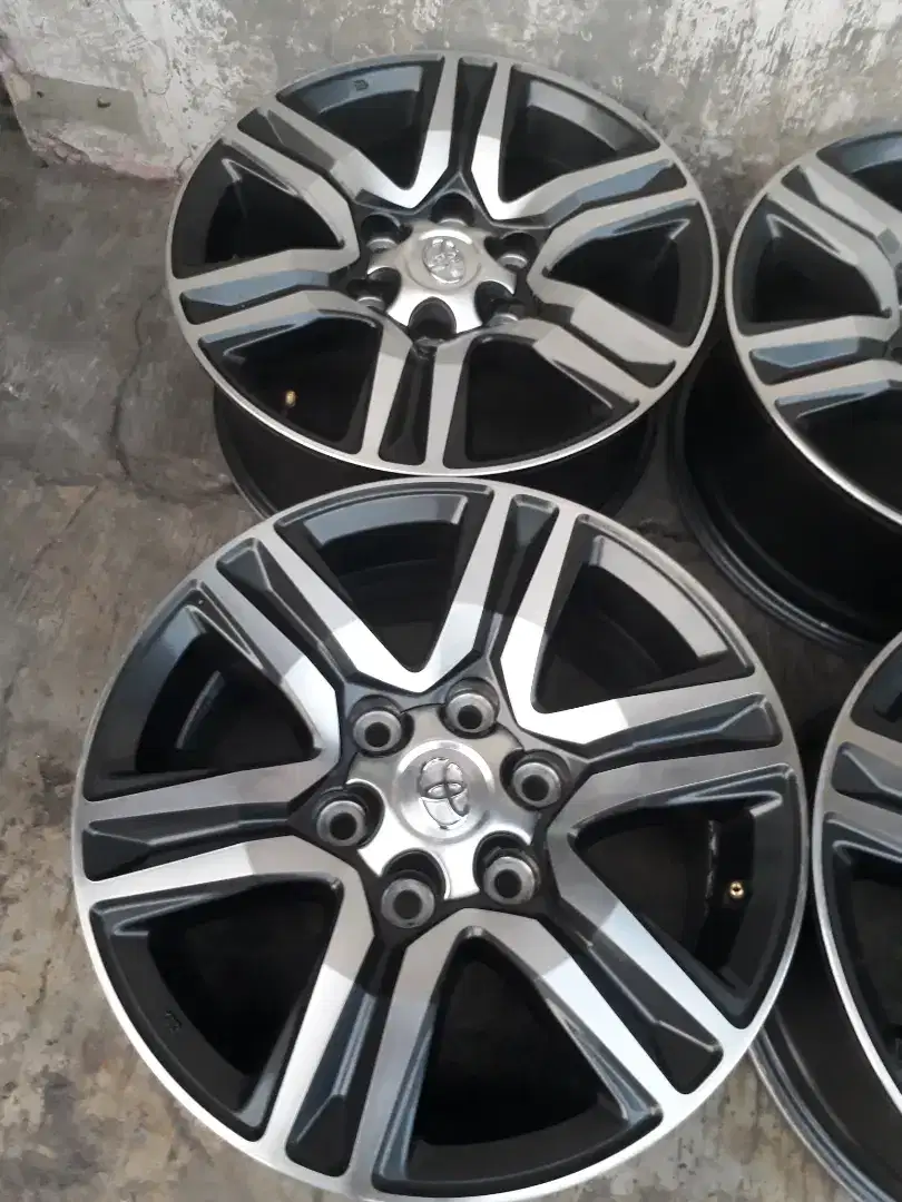 Velg Toyota Fortuner SRZ R.17 ori