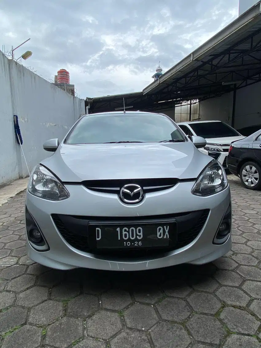 Mazda 2 R thn 2011 km 2 rb antikkkk