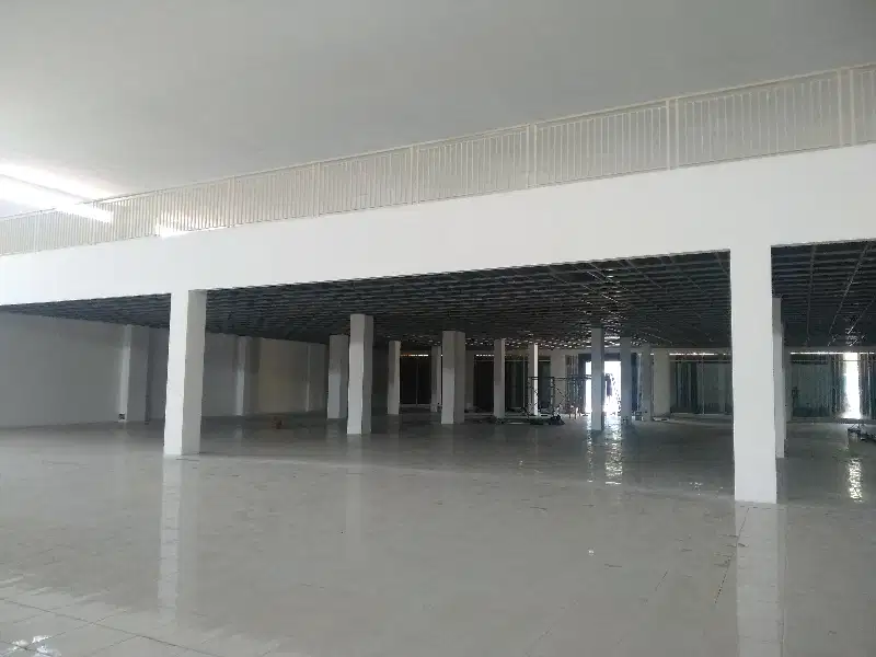 Sewa gedung raya nginden cck utk showroom