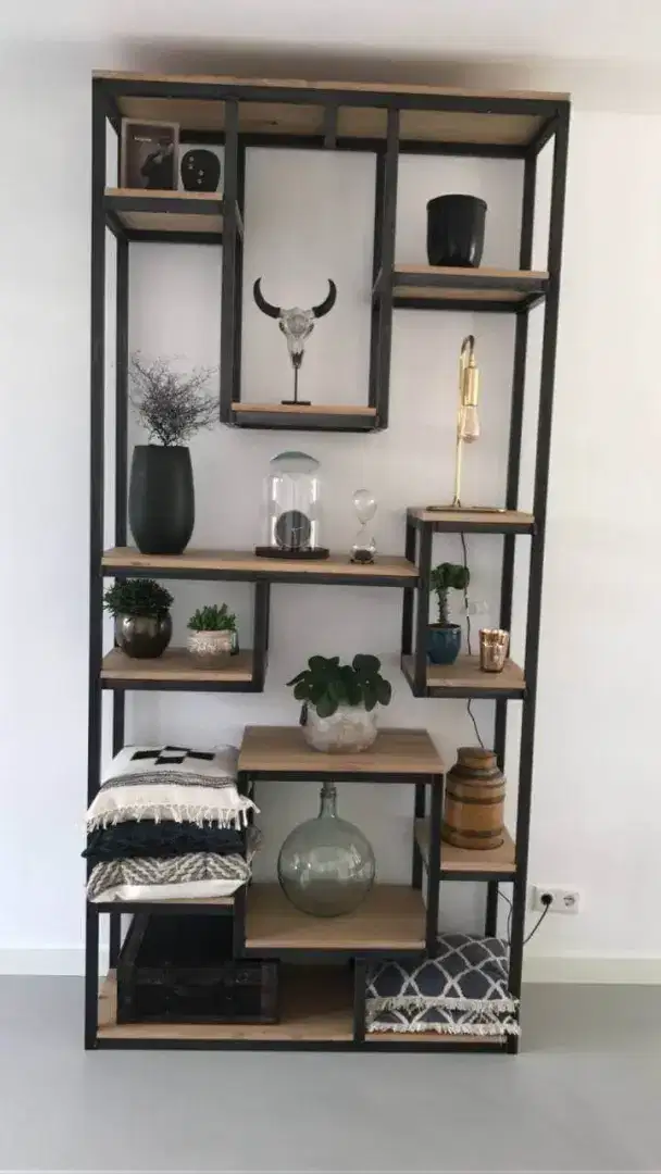 Rak rias minimalis industrial