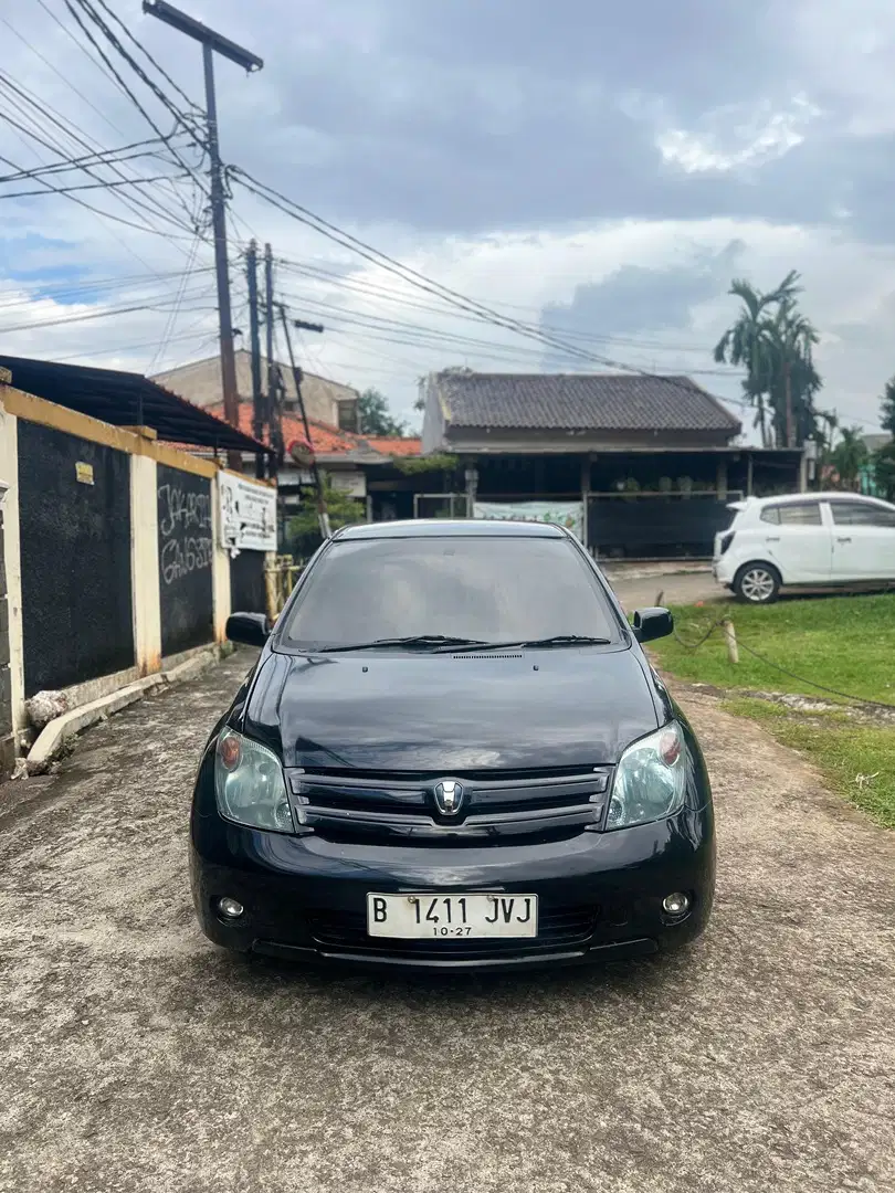 Toyota ist at 2003 Bensin Cash