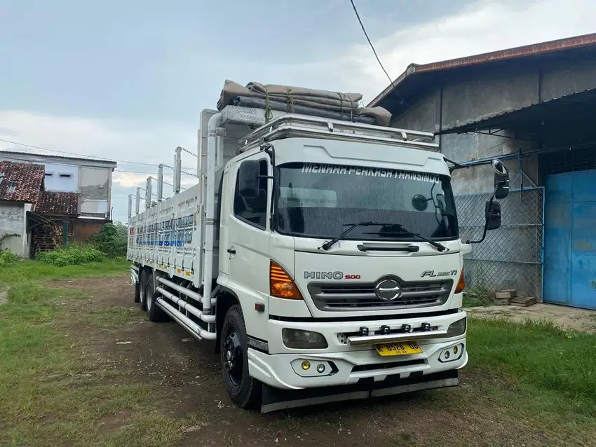 Hino Lohan tronton FL235Ti 2013 istimewa