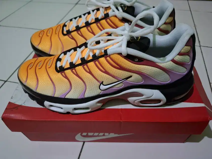 Sepatu NIKE TN AIR MAX PLUS LASER ORANGE FUCHSIA