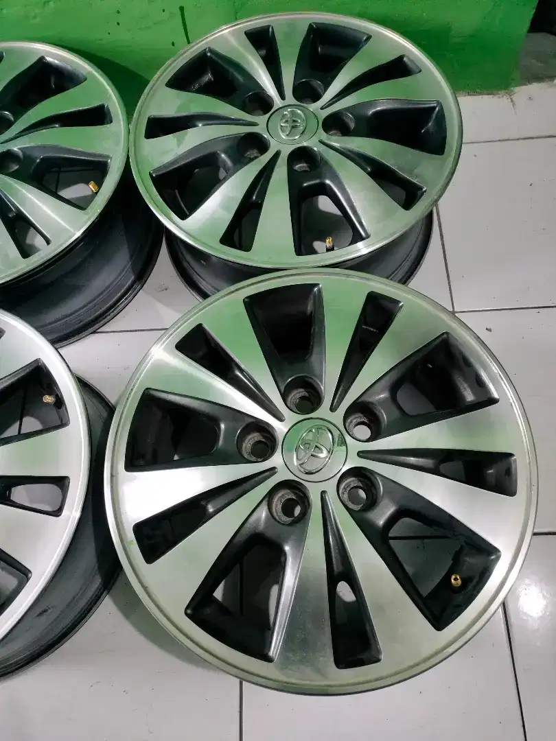 Velg Toyota inova Grend luxury R.15 ori