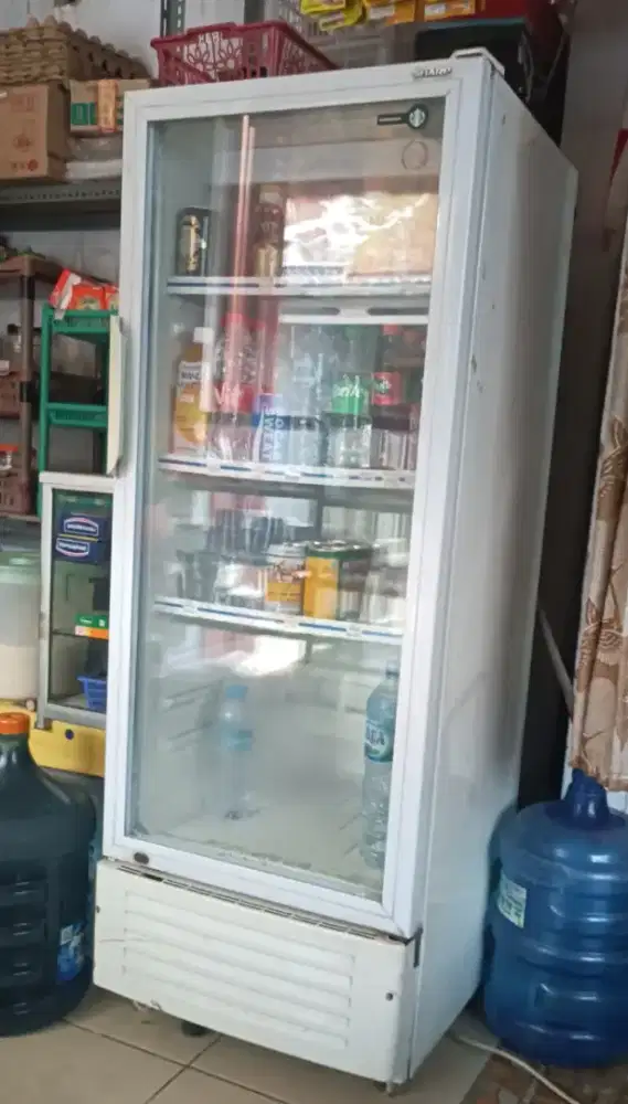 Showcase lemari pendingin