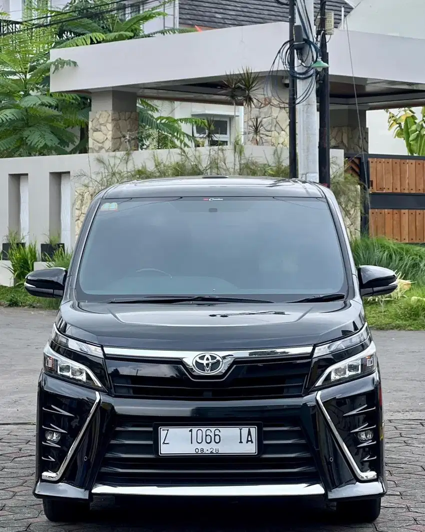 TOYOTA VOXY 2.0 A/T istimewa KM LOW