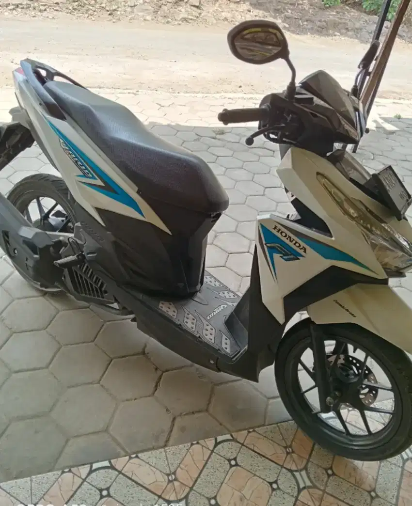 Jual vario 125 warna putih